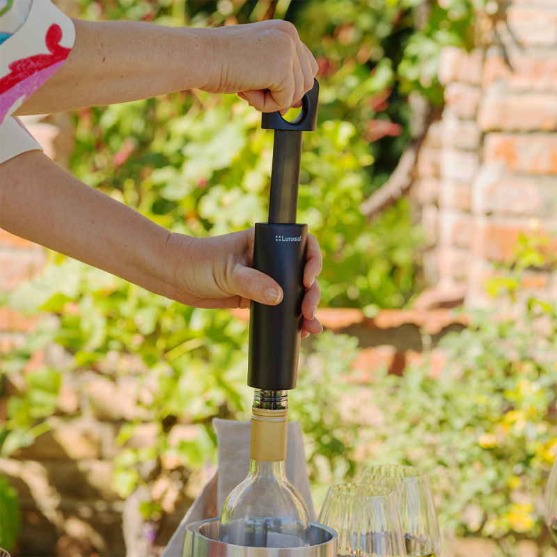 Vínová vákuová pumpička s 2 zátkami | Lunasol
