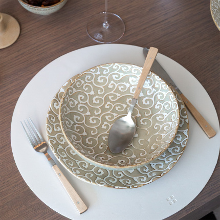 Plytký tanier Wavy 25 cm | Levante Pearl