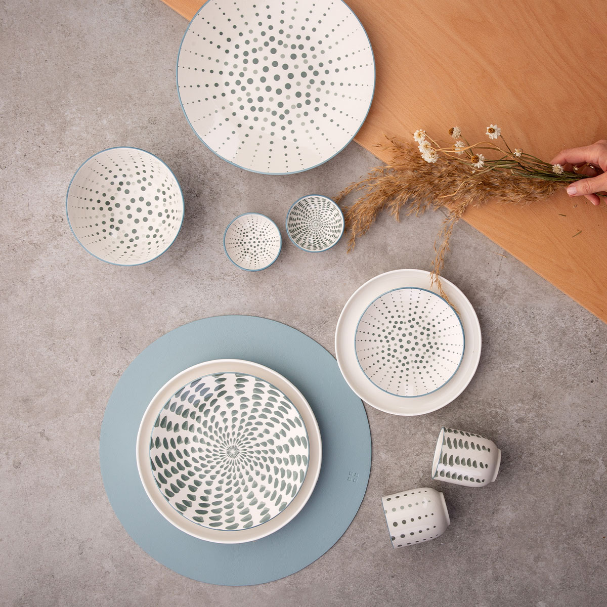 Set bielych tanierov U-Coupe 12 ks — Flow Lunasol